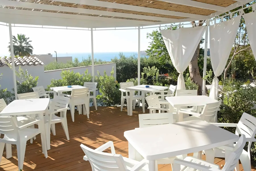 Il giardino sotto il pergolato