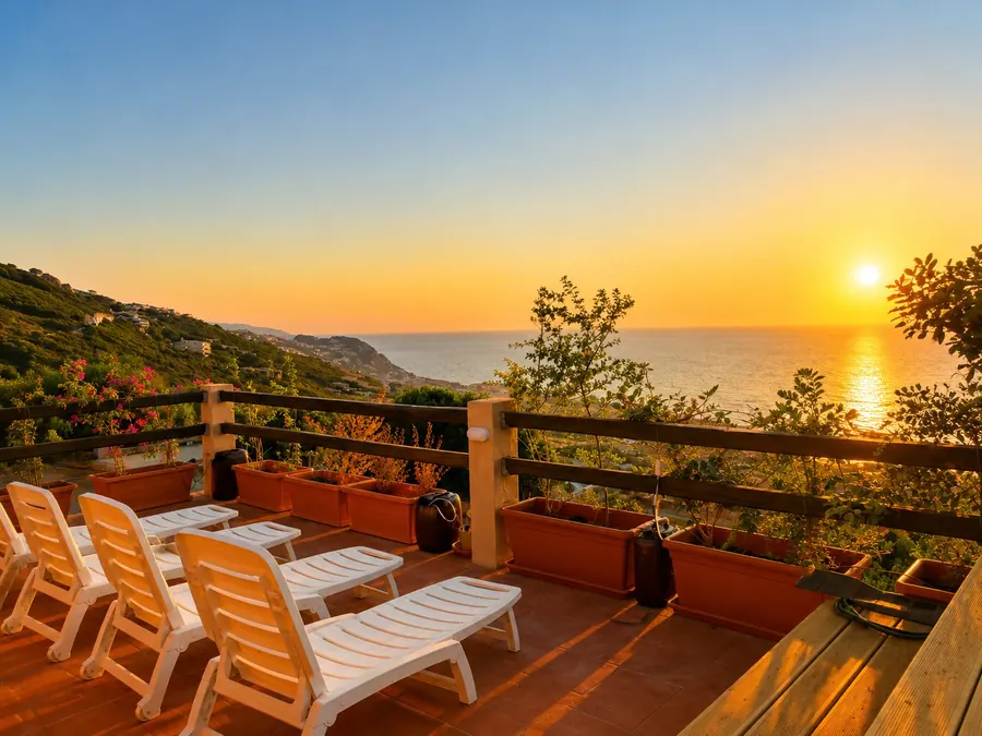 La terrazza con i lettini