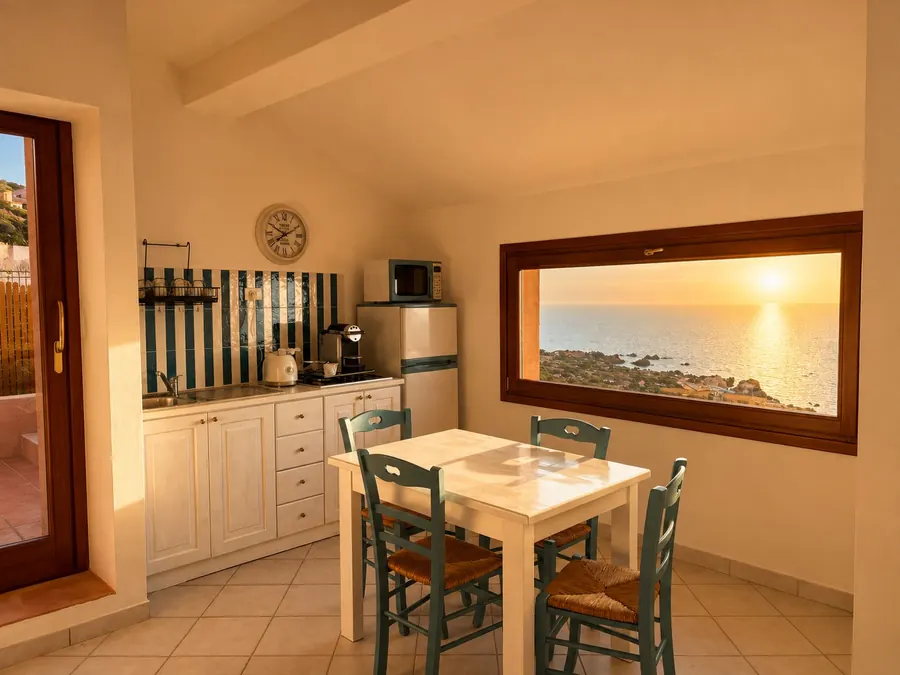 La cucina con la finestra sul mare